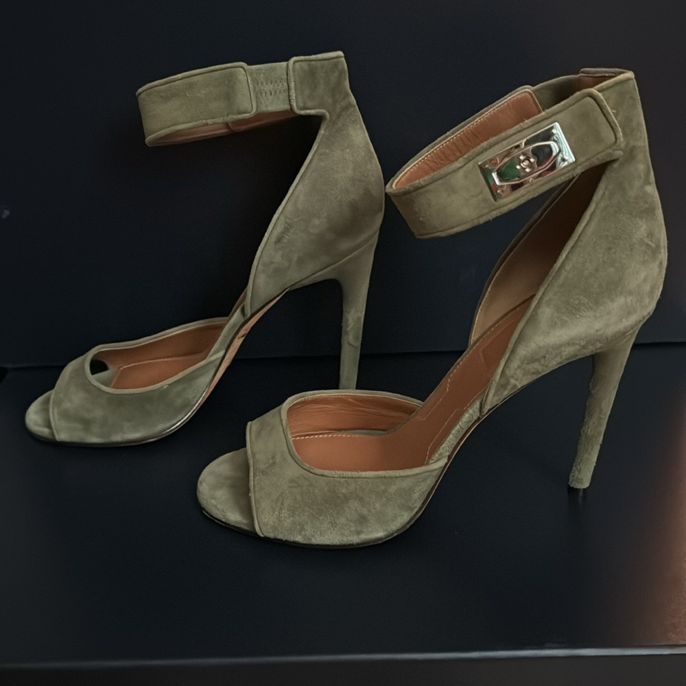 GIVENCHY PARIS Sharklock Ankle Strap Suede Heels Olive Open Toe Sz 10 9.5 or 9